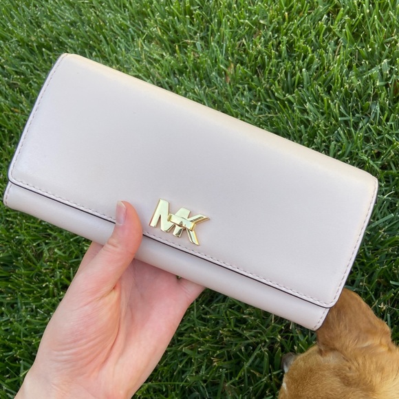 MICHAEL KORS SOFT PINK WALLET - Picture 7 of 7